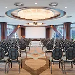 Hilton Convention Center & Hotel 5*
