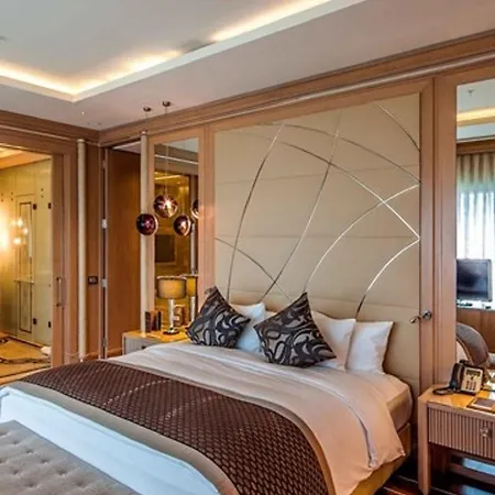 Hilton Convention Center & Szálloda 5*