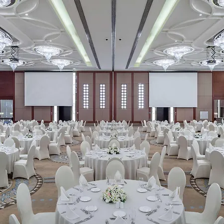 Hilton Convention Center & Szálloda 5*