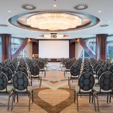 Hilton Convention Center & Szálloda 5*