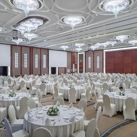 Hilton Convention Center & Szálloda 5*