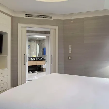Hilton Convention Center & Szálloda 5*