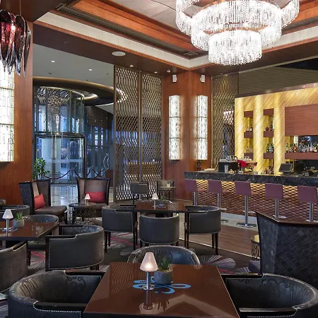 Hilton Convention Center & Szálloda 5*