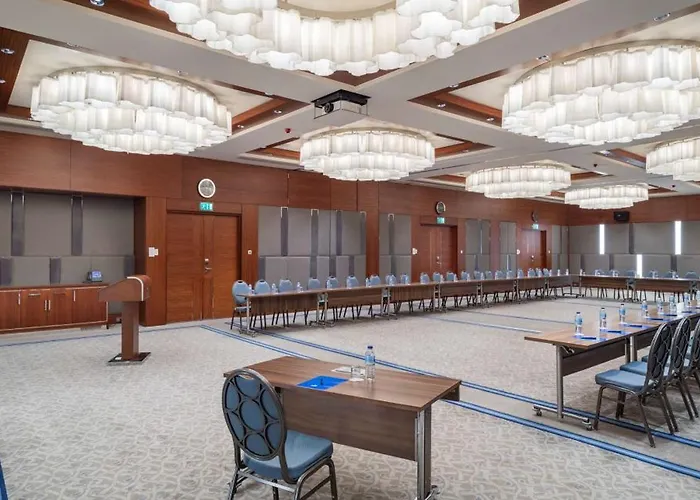 Hilton Convention Center & מלון בורסה