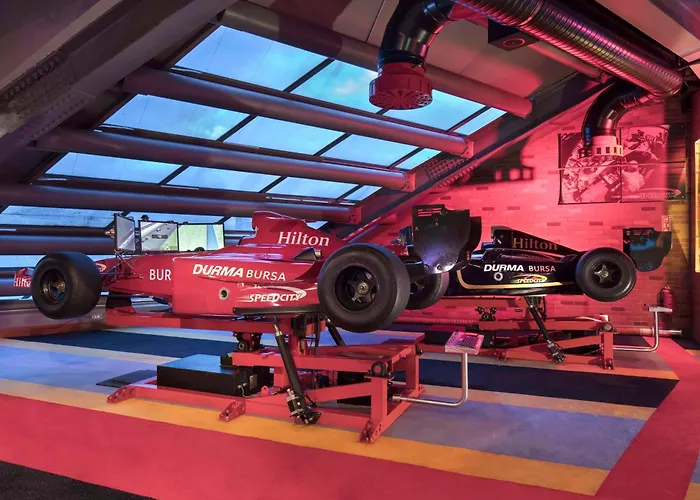 Hilton Convention Center & מלון