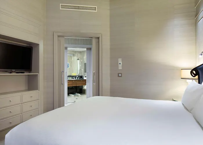 Hilton Convention Center & מלון 5*