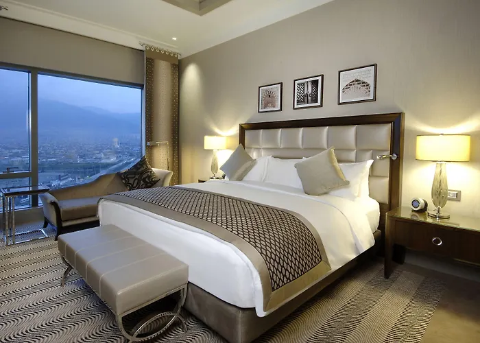 מלון Hilton Convention Center & 5*