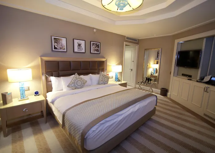 מלון Hilton Convention Center & בורסה