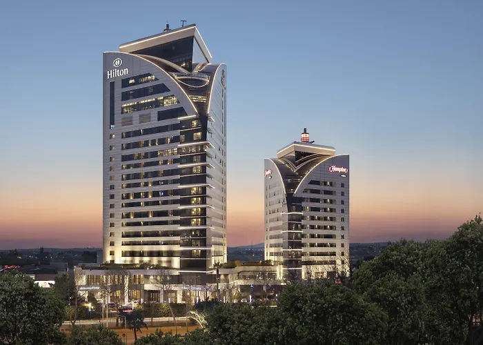 מלון Hilton Convention Center & 5*